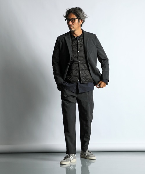 TAION(タイオン)の「TAION×DUFFER V-NECK DOWN VEST:TAION別注 ベーシック Vネック インナーダウンベスト(ダウンベスト・メンズ・アイボリー/チャコールグレー/ブラック/ネイビー・LARGE/MEDIUM/X-LARGE)」の9枚目の写真