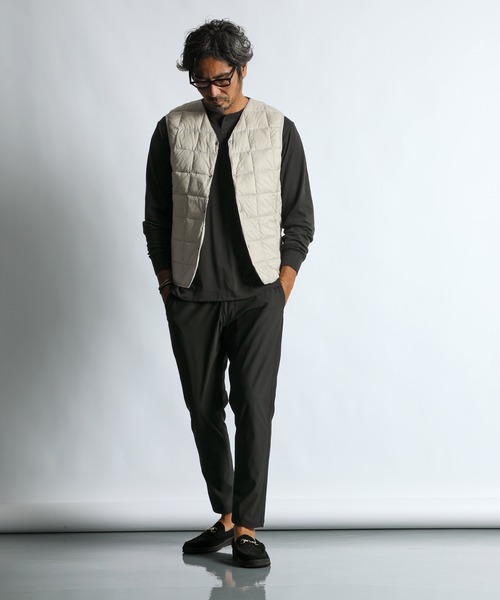 TAION(タイオン)の「TAION×DUFFER V-NECK DOWN VEST:TAION別注 ベーシック Vネック インナーダウンベスト(ダウンベスト・メンズ・アイボリー/チャコールグレー/ブラック/ネイビー・LARGE/MEDIUM/X-LARGE)」の6枚目の写真