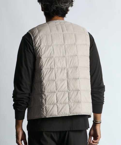 TAION(タイオン)の「TAION×DUFFER V-NECK DOWN VEST:TAION別注 ベーシック Vネック インナーダウンベスト(ダウンベスト・メンズ・アイボリー/チャコールグレー/ブラック/ネイビー・LARGE/MEDIUM/X-LARGE)」の20枚目の写真