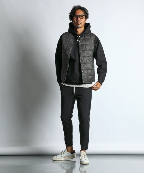 TAION(タイオン)の「TAION×DUFFER V-NECK DOWN VEST:TAION別注 ベーシック Vネック インナーダウンベスト(ダウンベスト・メンズ・アイボリー/チャコールグレー/ブラック/ネイビー・LARGE/MEDIUM/X-LARGE)」の13枚目の写真