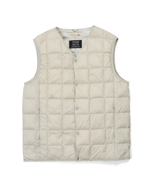 TAION(タイオン)の「TAION×DUFFER V-NECK DOWN VEST:TAION別注 ベーシック Vネック インナーダウンベスト(ダウンベスト・メンズ・アイボリー/チャコールグレー/ブラック/ネイビー・LARGE/MEDIUM/X-LARGE)」の21枚目の写真