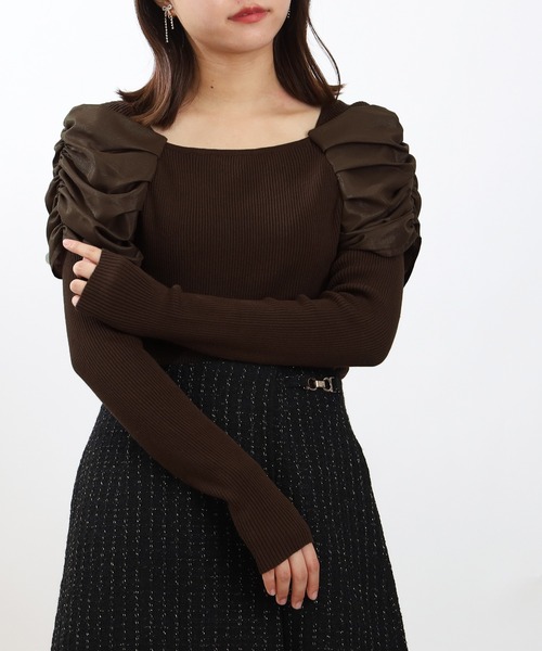 ASTORIA ODIER（アストリアオディール）の「レイヤード異素材パワショルニット（ニット/セーター・レディース・ブラウン/グレイッシュブルー/ブラック・MEDIUM）」の3枚目の写真