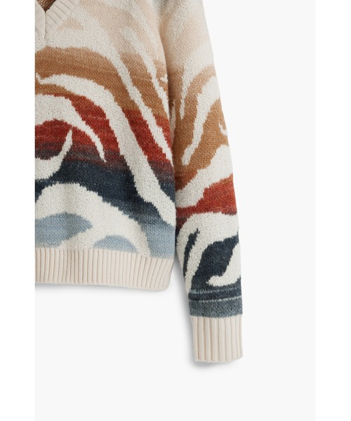 Desigual(デシグアル)の「グラデーション ぼかし柄ゼブラVネックセーター(ニット/セーター・レディース・ホワイト・S/M/L/XL/XS)」の4枚目の写真