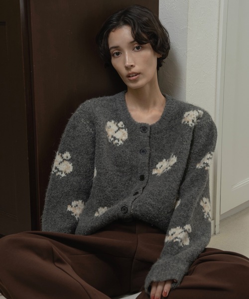 lawgy(ラウジー)の「flower nuance cardigan / フラワーニュアンスカーディガン(カーディガン/ボレロ・レディース・グレー/オートミール・FREE)」の17枚目の写真
