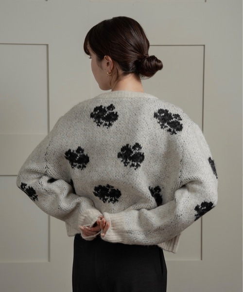 lawgy(ラウジー)の「flower nuance cardigan / フラワーニュアンスカーディガン(カーディガン/ボレロ・レディース・グレー/オートミール・FREE)」の11枚目の写真