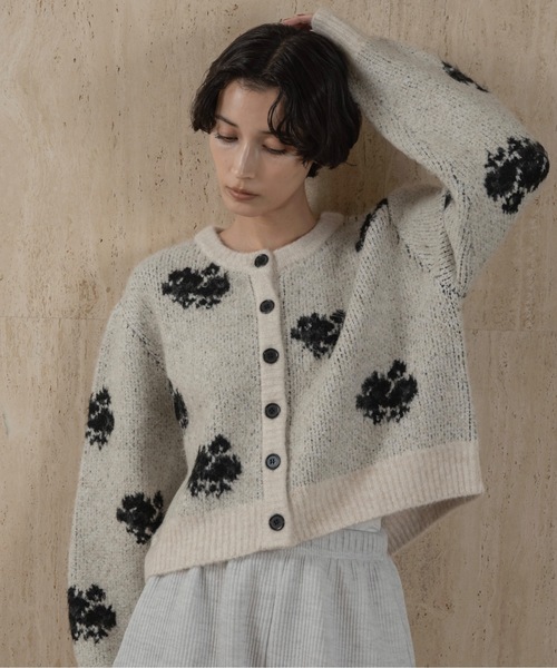 lawgy(ラウジー)の「flower nuance cardigan / フラワーニュアンスカーディガン(カーディガン/ボレロ・レディース・グレー/オートミール・FREE)」の5枚目の写真
