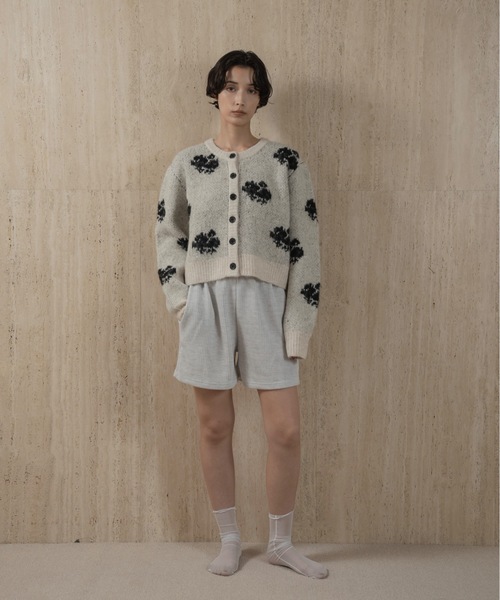 lawgy(ラウジー)の「flower nuance cardigan / フラワーニュアンスカーディガン(カーディガン/ボレロ・レディース・グレー/オートミール・FREE)」の9枚目の写真