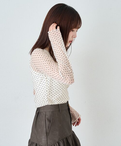 w closet（ダブルクローゼット）の「チュールドットシアープルオーバー（Tシャツ/カットソー・レディース・アイボリー/ブラック・FREE）」の3枚目の写真