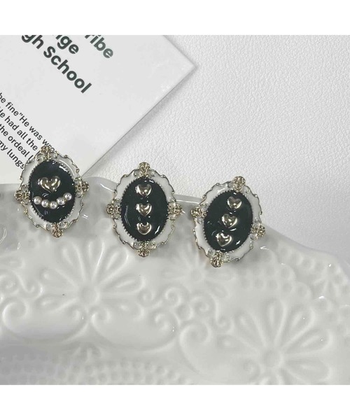 tone(トーン)の「【88eighty-eight】アンティークゴールド3連ハートピアス【import】(MA)(ピアス(両耳用)・レディース・ゴールド・FREE)」の2枚目の写真