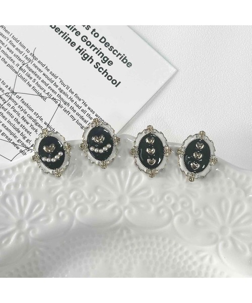 tone(トーン)の「【88eighty-eight】アンティークゴールド3連ハートピアス【import】(MA)(ピアス(両耳用)・レディース・ゴールド・FREE)」の3枚目の写真