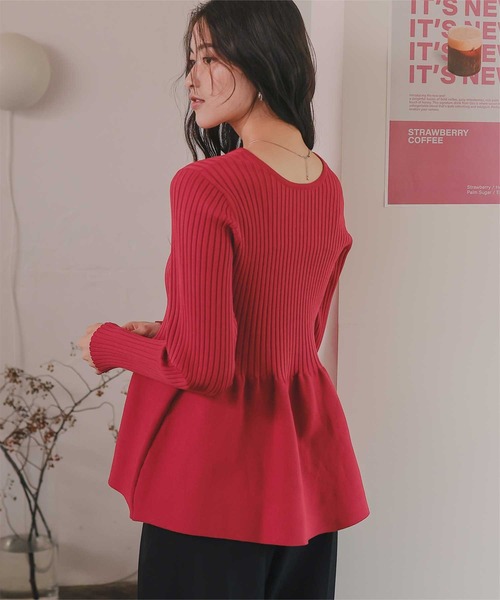 titivate（ティティベイト）の「前後2wayヘンリーネックペプラムニットトップス（ニット/セーター・レディース・ネイビー/レッド/アイボリー/ライトピンク/ブラック/グレイッシュベージュ・S/M/L/XL）」の6枚目の写真