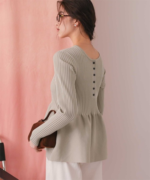 titivate（ティティベイト）の「前後2wayヘンリーネックペプラムニットトップス（ニット/セーター・レディース・ネイビー/レッド/アイボリー/ライトピンク/ブラック/グレイッシュベージュ・S/M/L/XL）」の15枚目の写真