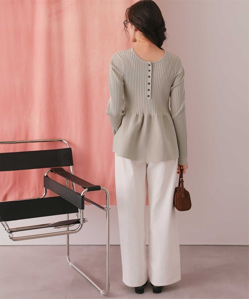 titivate（ティティベイト）の「前後2wayヘンリーネックペプラムニットトップス（ニット/セーター・レディース・ネイビー/レッド/アイボリー/ライトピンク/ブラック/グレイッシュベージュ・S/M/L/XL）」の17枚目の写真