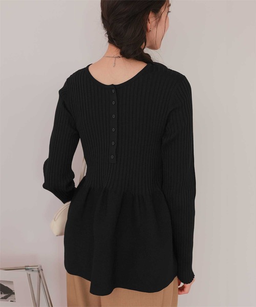 titivate（ティティベイト）の「前後2wayヘンリーネックペプラムニットトップス（ニット/セーター・レディース・ネイビー/レッド/アイボリー/ライトピンク/ブラック/グレイッシュベージュ・S/M/L/XL）」の11枚目の写真