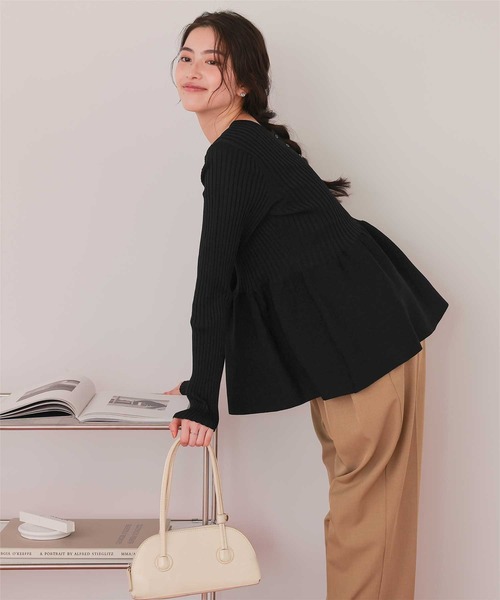 titivate（ティティベイト）の「前後2wayヘンリーネックペプラムニットトップス（ニット/セーター・レディース・ネイビー/レッド/アイボリー/ライトピンク/ブラック/グレイッシュベージュ・S/M/L/XL）」の13枚目の写真