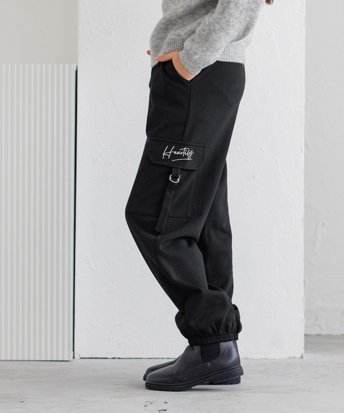 coca(coca)(コカ)の「【WEB限定セール】キッズ 刺繍スウェットカーゴパンツ(スウェットパンツ・キッズ・ブラック/ライトグレー・150/140/130/120)」の4枚目の写真