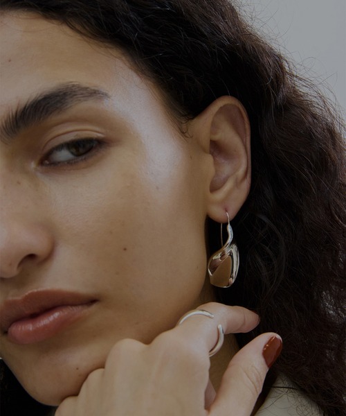 Ameri(アメリ)の「SHORT PASTA PIERCE(ピアス(両耳用)・レディース・ゴールド/シルバー・FREE)」の1枚目の写真