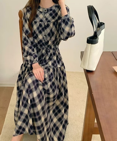 FINEnough(ファインナフ)の「ヘンリーネックオンブレチェック柄ワンピース(ワンピース・レディース・ブラック/ブラウン/ネイビー・FREE)」の8枚目の写真