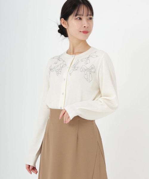 STRAWBERRY-FIELDS(ストロベリーフィールズ)の「エイミーアンゴラ_リボンモチーフ刺しゅうニットカーディガン(カーディガン/ボレロ・レディース・オフホワイト/グレー・2)」の4枚目の写真