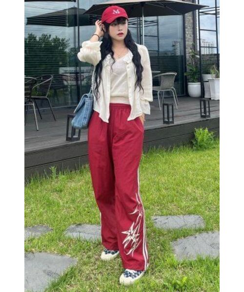 GAKKAI UNIONS(ガッカイユニオンズ)の「スパークルナイロンラインパンツレッド(スウェットパンツ・レディース・その他・SMALL/MEDIUM/LARGE)」の3枚目の写真