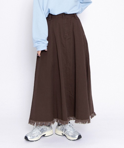 PUNYUS（プニュズ）の「フリンジロングスカート（スカート・レディース・ブラウン/ライトブルー/カーキ/ブラック・1/2/3/4）」の2枚目の写真