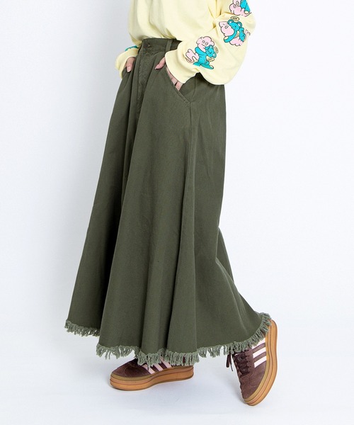 PUNYUS（プニュズ）の「フリンジロングスカート（スカート・レディース・ブラウン/ライトブルー/カーキ/ブラック・1/2/3/4）」の6枚目の写真