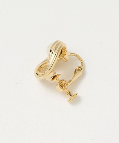 BEAUTY&YOUTH UNITED ARROWS（ビューティーアンドユースユナイテッドアローズ）の「メタルライン パールモチーフ イヤリング（イヤリング・レディース・ゴールド・FREE）」の6枚目の写真