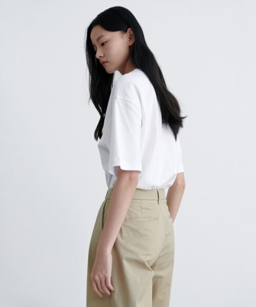 MUSINSA STANDARD WOMAN（ムシンサスタンダードウーマン）の「ウィメンズリバースツーピンタックワイドチノパンツ[ベージュ]（その他パンツ・レディース・その他・30/24/25/26/27/28/29）」の4枚目の写真