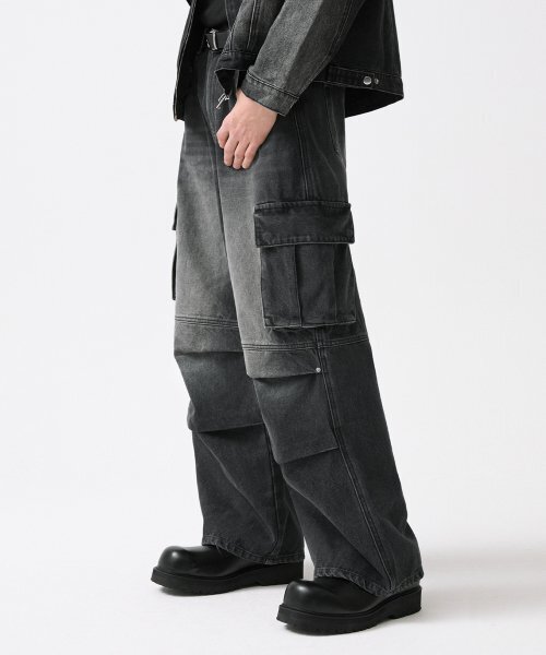 TRILLION(トリリオン)の「パラシュートカーゴリベットデニムパンツ(ブラック)(デニムパンツ・レディース・その他・SMALL/MEDIUM/LARGE/X-LARGE)」の1枚目の写真