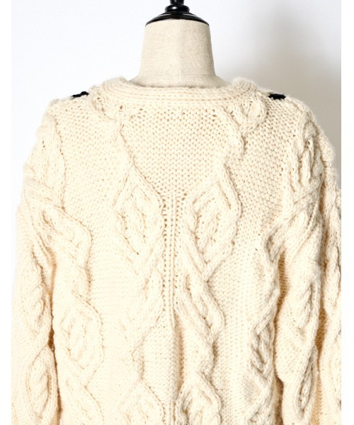 RUMCHE(ラムシェ)の「Deformation Cable Knit Cardigan / 変形ケーブルニットカーディガン(カーディガン/ボレロ・レディース・オフホワイト/ブラック・FREE)」の10枚目の写真