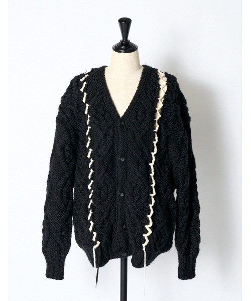 RUMCHE(ラムシェ)の「Deformation Cable Knit Cardigan / 変形ケーブルニットカーディガン(カーディガン/ボレロ・レディース・オフホワイト/ブラック・FREE)」の16枚目の写真