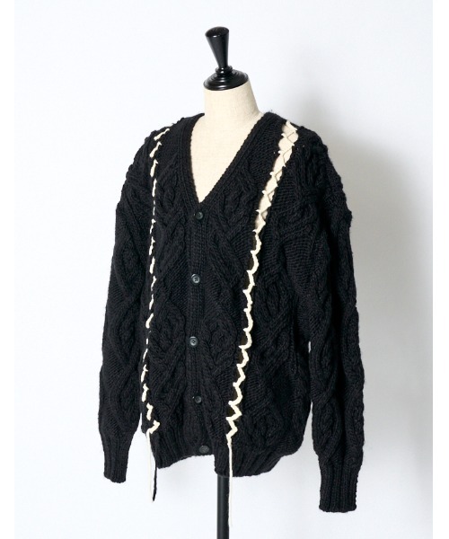 RUMCHE(ラムシェ)の「Deformation Cable Knit Cardigan / 変形ケーブルニットカーディガン(カーディガン/ボレロ・レディース・オフホワイト/ブラック・FREE)」の17枚目の写真