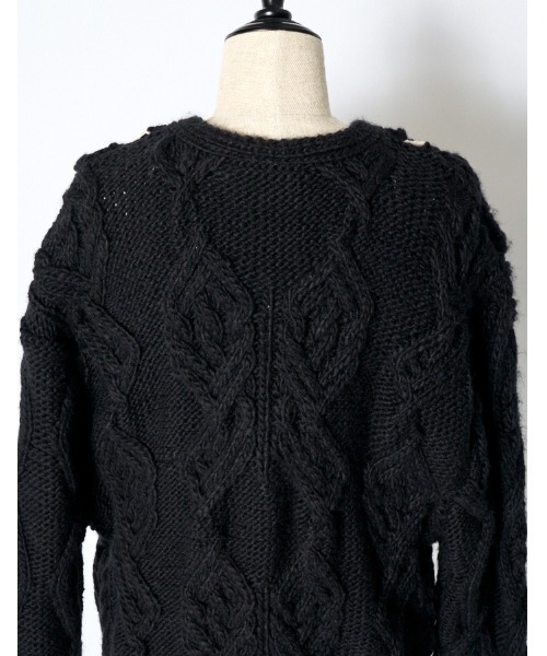 RUMCHE(ラムシェ)の「Deformation Cable Knit Cardigan / 変形ケーブルニットカーディガン(カーディガン/ボレロ・レディース・オフホワイト/ブラック・FREE)」の20枚目の写真