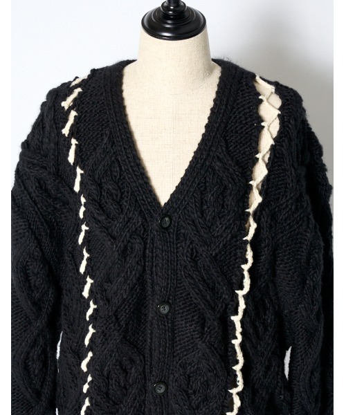 RUMCHE(ラムシェ)の「Deformation Cable Knit Cardigan / 変形ケーブルニットカーディガン(カーディガン/ボレロ・レディース・オフホワイト/ブラック・FREE)」の19枚目の写真