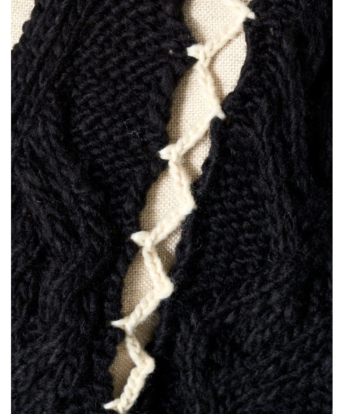 RUMCHE(ラムシェ)の「Deformation Cable Knit Cardigan / 変形ケーブルニットカーディガン(カーディガン/ボレロ・レディース・オフホワイト/ブラック・FREE)」の21枚目の写真