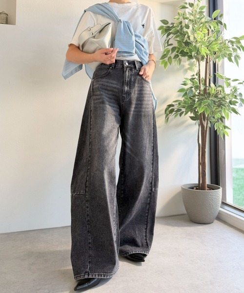 classicalelf(クラシカルエルフ)の「自然なカーブで美脚見え。抜け感たっぷりカーブラインデニムパンツ(ワイド)(デニムパンツ・レディース・ブルー/ワンウォッシュ/ブラック・SMALL/MEDIUM/LARGE/X-LARGE)」の10枚目の写真