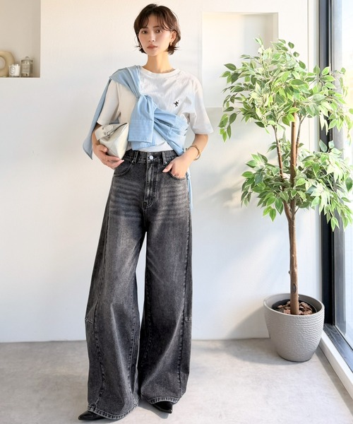 classicalelf(クラシカルエルフ)の「自然なカーブで美脚見え。抜け感たっぷりカーブラインデニムパンツ(ワイド)(デニムパンツ・レディース・ブルー/ワンウォッシュ/ブラック・SMALL/MEDIUM/LARGE/X-LARGE)」の8枚目の写真