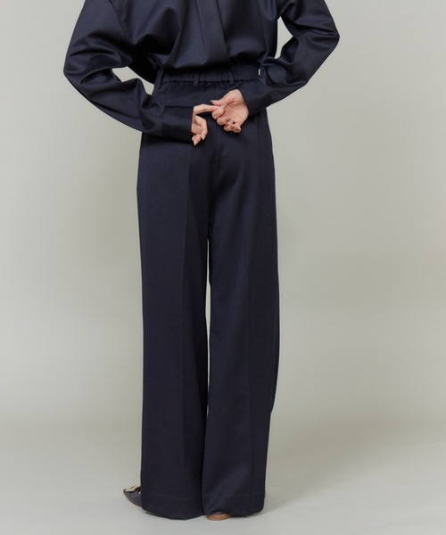 INED(イネド)の「TWサテンセミワイドパンツ(その他パンツ・レディース・ネイビー/キャメル/チャコールグレー・9号/11号/7号)」の13枚目の写真