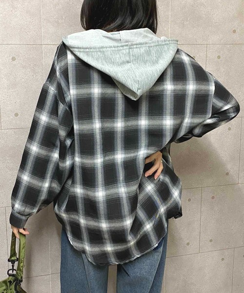 NANEA(ナネア)の「フード付きチェック柄シャツ(シャツ/ブラウス・レディース・ブラック・フリー)」の5枚目の写真