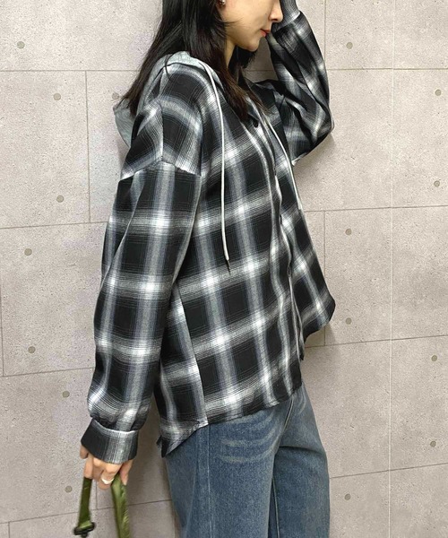 NANEA(ナネア)の「フード付きチェック柄シャツ(シャツ/ブラウス・レディース・ブラック・フリー)」の4枚目の写真