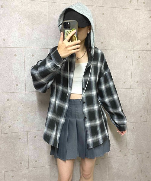 NANEA(ナネア)の「フード付きチェック柄シャツ(シャツ/ブラウス・レディース・ブラック・フリー)」の2枚目の写真