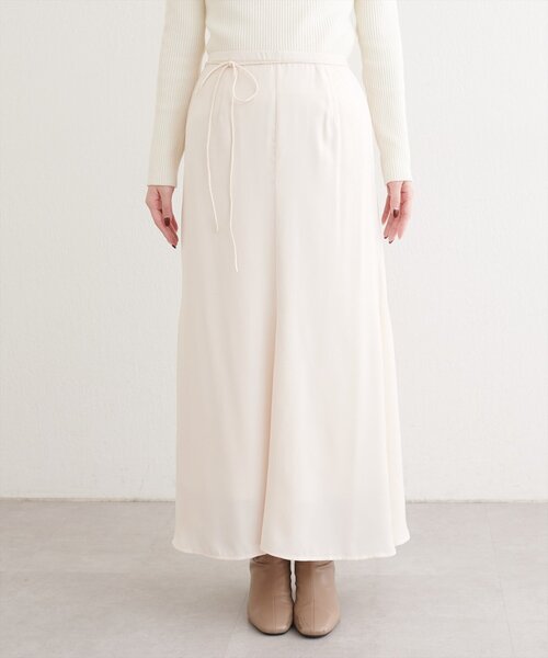 natural couture(ナチュラルクチュール)の「リボンベルト付きサテンスカート(スカート・レディース・ボルドー/オフホワイト/チャコールグレー・FREE)」の14枚目の写真
