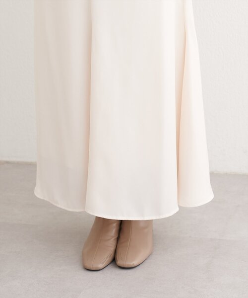 natural couture(ナチュラルクチュール)の「リボンベルト付きサテンスカート(スカート・レディース・ボルドー/オフホワイト/チャコールグレー・FREE)」の10枚目の写真