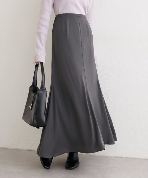 natural couture(ナチュラルクチュール)の「リボンベルト付きサテンスカート(スカート・レディース・ボルドー/オフホワイト/チャコールグレー・FREE)」の11枚目の写真