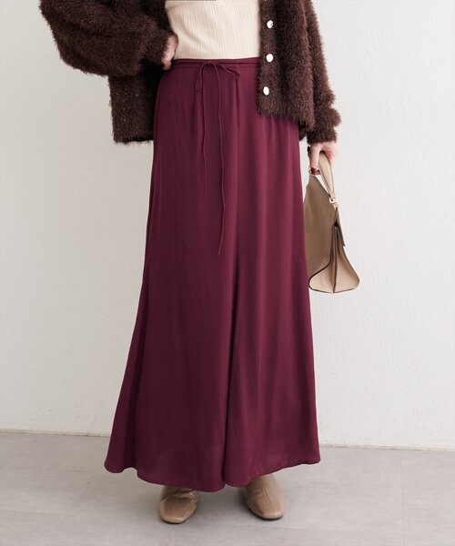 natural couture(ナチュラルクチュール)の「リボンベルト付きサテンスカート(スカート・レディース・ボルドー/オフホワイト/チャコールグレー・FREE)」の6枚目の写真