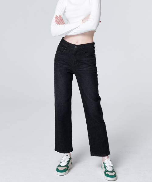 MALOUPE(マロップ)の「9124 クロップストレートデニムパンツ (ブラック)(デニムパンツ・レディース・ブラック・30/26/28)」の1枚目の写真