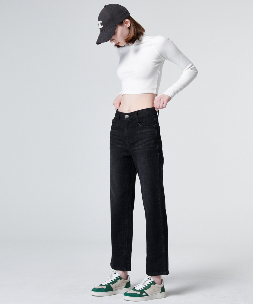 MALOUPE(マロップ)の「9124 クロップストレートデニムパンツ (ブラック)(デニムパンツ・レディース・ブラック・30/26/28)」の4枚目の写真