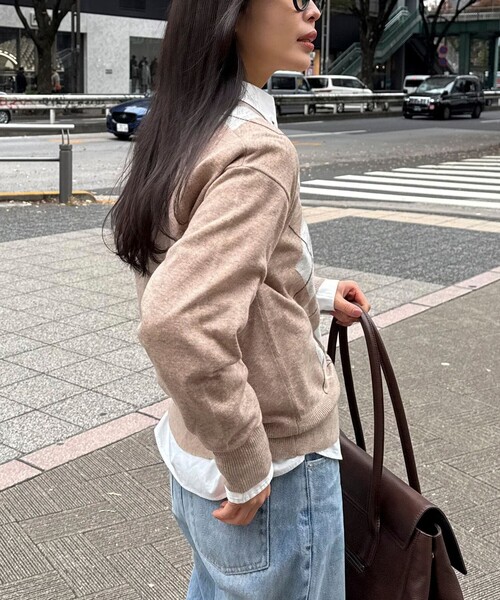 fredy emue(フレディエミュ)の「アーガイル柄インターシャVネックニット(ニット/セーター・レディース・グレー系その他/ピンク系その他/ベージュ系その他・38)」の5枚目の写真