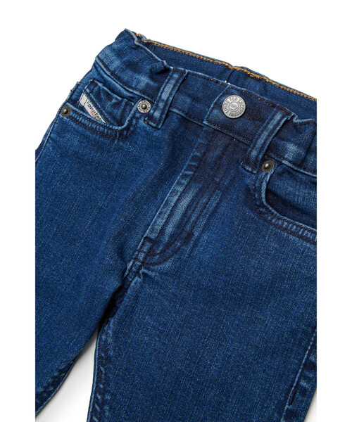 DIESEL(ディーゼル)の「ベビー デニムパンツ D-JOOLS-B(デニムパンツ・キッズ・インディゴブルー・36M/18M/24M/12M)」の2枚目の写真