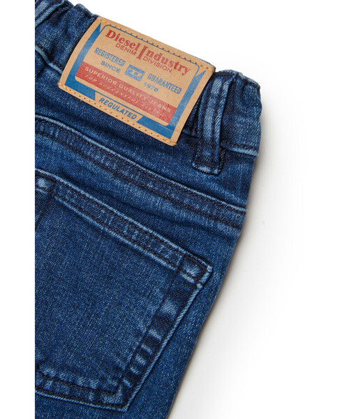DIESEL(ディーゼル)の「ベビー デニムパンツ D-JOOLS-B(デニムパンツ・キッズ・インディゴブルー・36M/18M/24M/12M)」の5枚目の写真